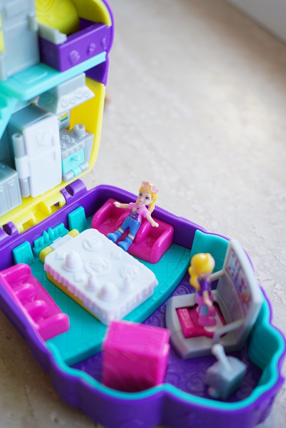 Polly pocket - cofanetto partita di calcio con accessori, giocattolo per bambini 4+ anni, hcg14 - Toys Center
